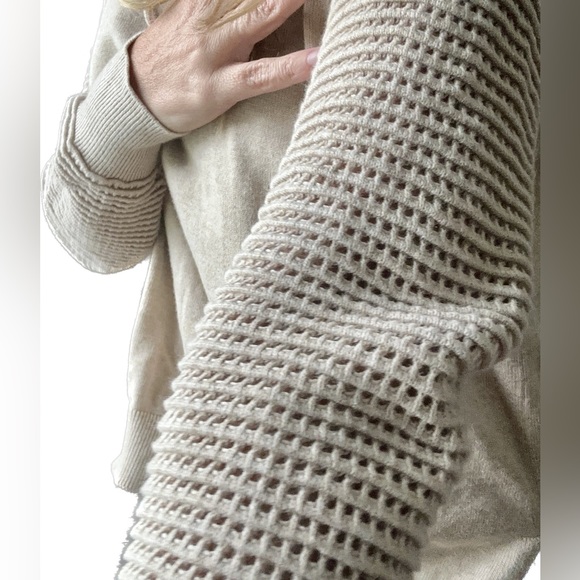 Fabulous neutral for all seasons. Fun peek-a-boo detailing along back & sleeves - Picture 5 of 8